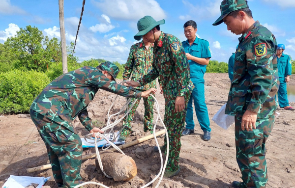 Trà Vinh thu gom, xử lý quả bom 112 kg tại huyện Duyên Hải -0