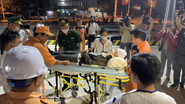 Injured Filipino sailors provided with medical aid at Nha Trang -0