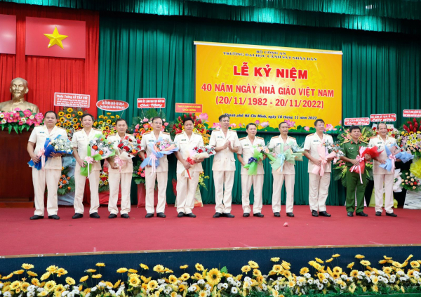 Trường Đại học Cảnh sát Nhân dân kỷ niệm 40 năm ngày Nhà giáo Việt nam -0