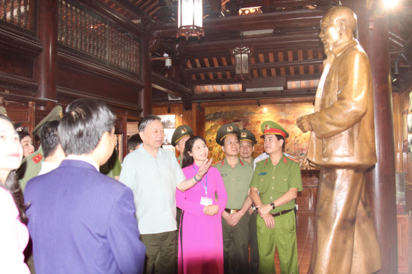 Bộ trưởng Tô Lâm dự Ngày hội Đại đoàn kết toàn dân tộc tại Nghệ An -0