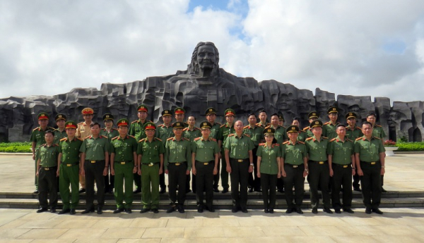 Deputy Minister Le Van Tuyen inspects task performance of Quang Nam police -0