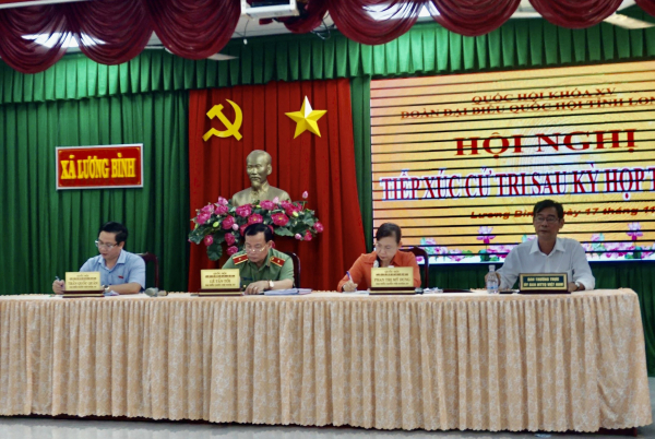 Đồng chí Lê Tấn Tới tiếp xúc cử tri huyện Bến Lức sau kỳ họp thứ 4 -0