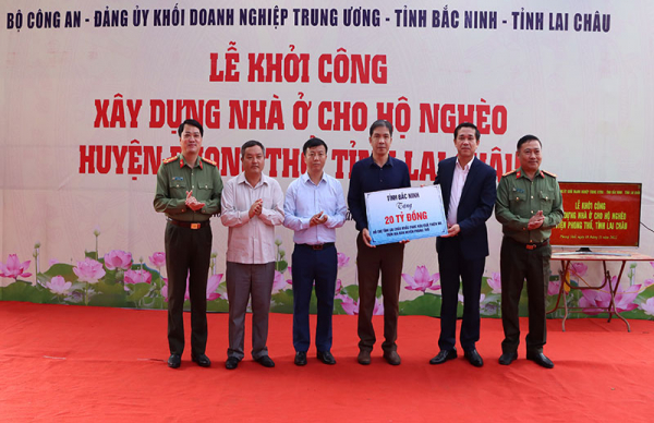 Khởi công và bàn giao nhà mẫu cho 2 hộ nghèo tại huyện Phong Thổ, Lai Châu -0