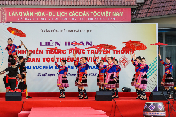 Chiêm ngưỡng trang phục truyền thống của các dân tộc Việt Nam -0