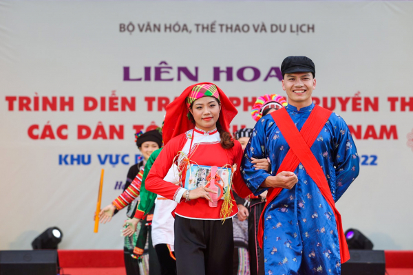 Chiêm ngưỡng trang phục truyền thống của các dân tộc Việt Nam -1