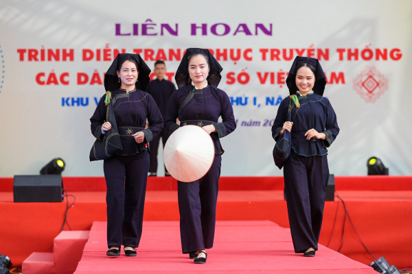 Chiêm ngưỡng trang phục truyền thống của các dân tộc Việt Nam -2