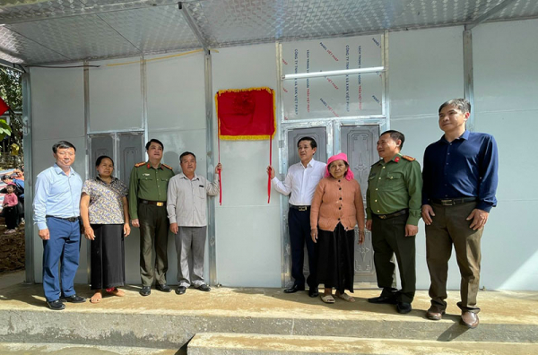 Khởi công và bàn giao nhà mẫu cho 2 hộ nghèo tại huyện Phong Thổ, Lai Châu -0