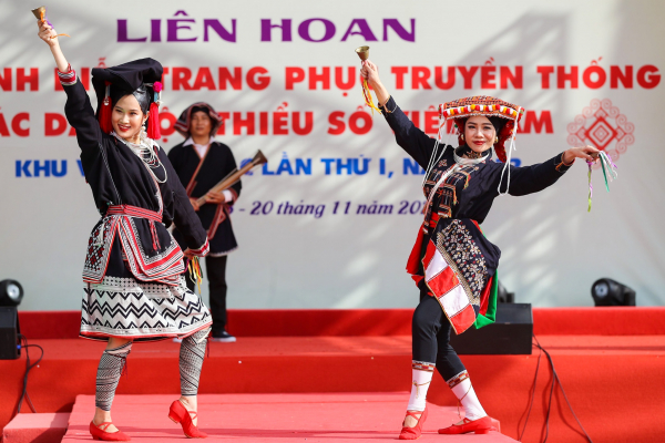 Chiêm ngưỡng trang phục truyền thống của các dân tộc Việt Nam -3