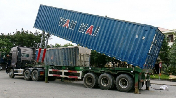 Yêu cầu thu hồi giấy phép lưu hành xe vận chuyển thùng container tự chế không đúng quy định -0