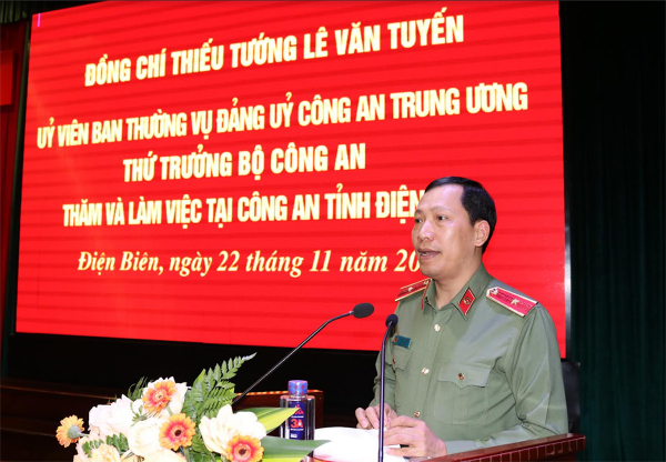 Thiếu tướng Lê Văn Tuyến làm việc với Công an tỉnh Điện Biên -0