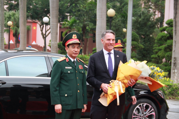 Bộ trưởng Quốc phòng Phan Văn Giang đón và hội đàm với người đồng cấp Australia -0