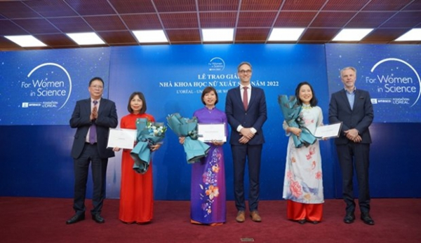 Three female scientists receive L’Oreal-UNESCO awards -1