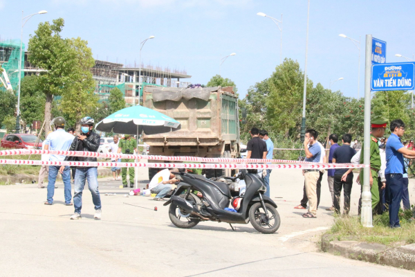 Thăm hỏi, hỗ trợ gia đình thai phụ và 2 con gái tử vong sau vụ tai nạn -0