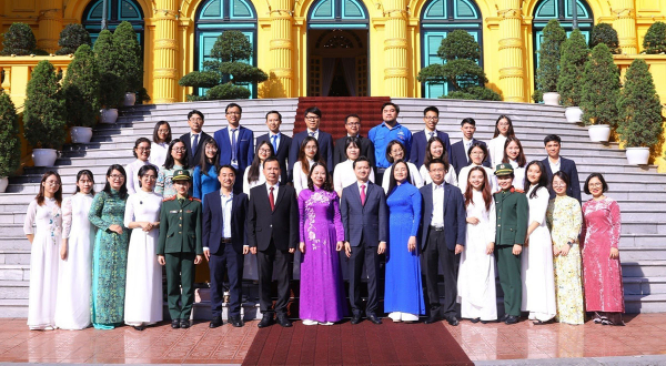 Phó Chủ tịch nước Võ Thị Ánh Xuân gặp mặt các tài năng trẻ khoa học công nghệ năm 2022 -0