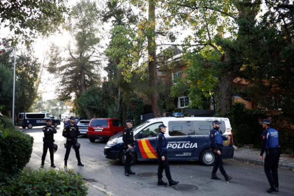Bom thư bất ngờ phát nổ ở sứ quán Ukraine tại Tây Ban Nha -0