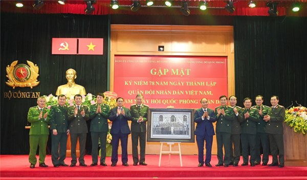 Leaders of Ministry of Public Security and the Ministry of National Defense celebrate the 78th founding anniversary of Vietnam People's Army - 0