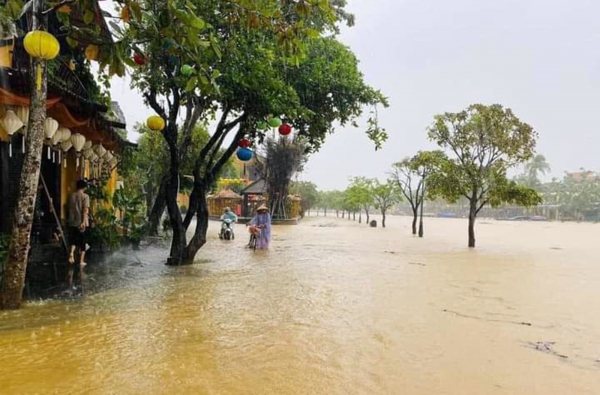 Nước lũ ngập sâu nhiều nơi tại Quảng Nam, Hội An hoãn tổ chức một số sự kiện -0