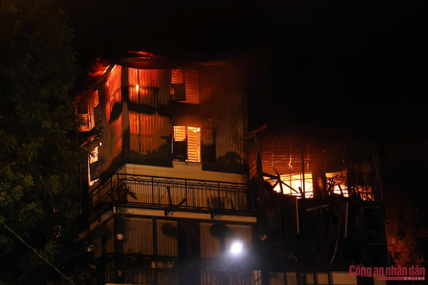 Nửa đêm cháy lớn trong phố cổ Hà Nội -0