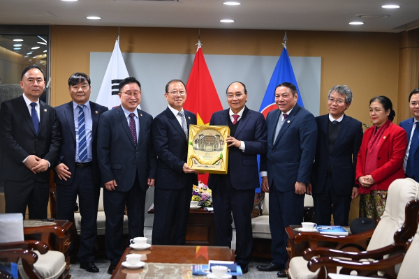 State President hosts Vietnam – RoK friendship, cooperation organisations -0