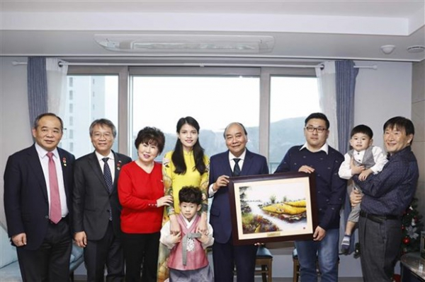 Chủ tịch nước Nguyễn Xuân Phúc thăm tỉnh Gyeonggi của Hàn Quốc -0