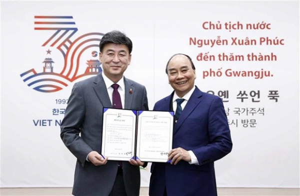 Chủ tịch nước Nguyễn Xuân Phúc thăm tỉnh Gyeonggi của Hàn Quốc -0
