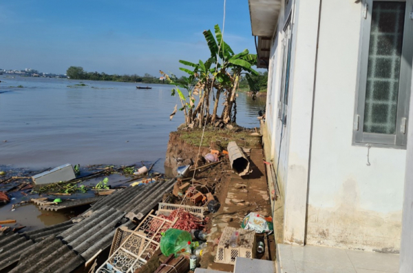 Mưa lớn gây nhiều thiệt hại về người và tài sản tại miền Trung và Nam Bộ -0