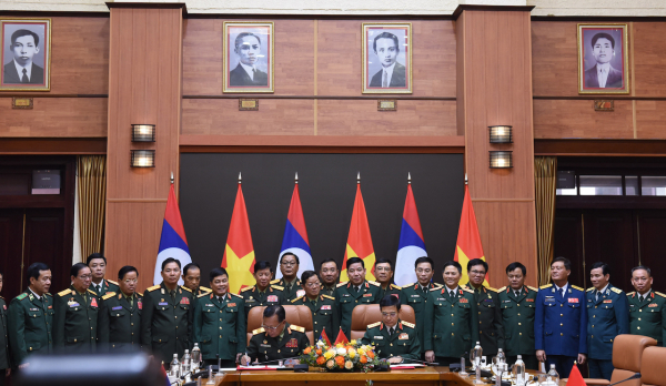 Bộ trưởng Phan Văn Giang chủ trì lễ đón Phó thủ tướng, Bộ trưởng Bộ Quốc phòng Lào -0