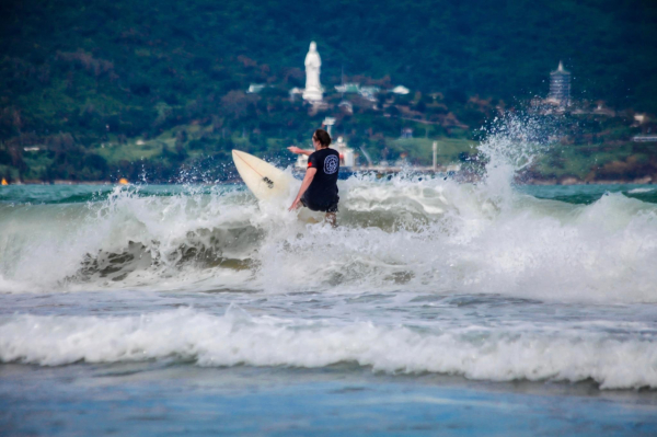 Đà Nẵng: Lần đầu tiên diễn ra Cuộc thi lướt sóng Đà Nẵng mở rộng 2022 - Danang Surf Open 2022  -0