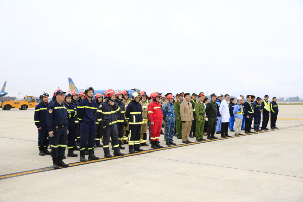 Diễn tập khẩn nguy “xử lý sự cố tràn nhiên liệu và chữa cháy, cứu nạn cứu hộ” tại Cảng hàng không quốc tế Nội Bài -0