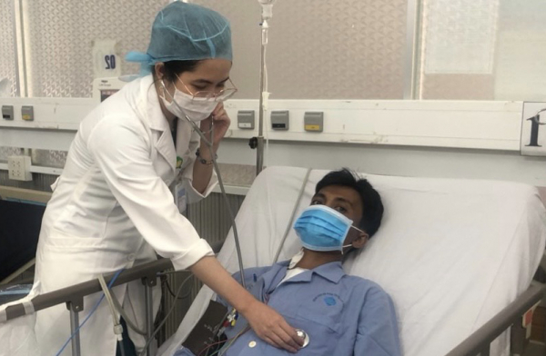Cứu sống bệnh nhân người Campuchia bị u nhầy nhĩ trái nguy kịch  -0