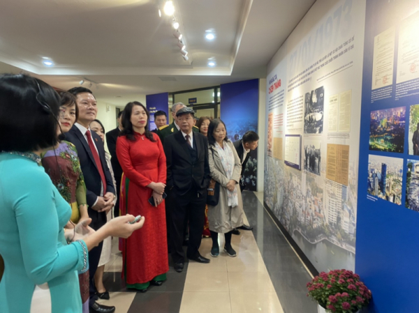 Documents and photos of “Hanoi –Dien Bien Phu in the air” campaign showcased -0