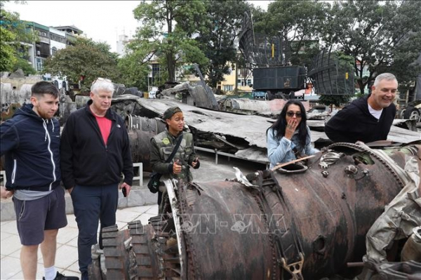 Exhibition marks “Hanoi-Dien Bien Phu in the air” victory -1