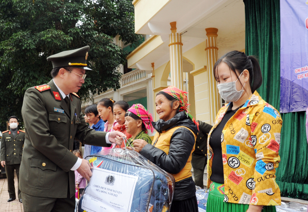 Xua tan lạnh giá mùa đông nơi địa đầu Tổ quốc -0