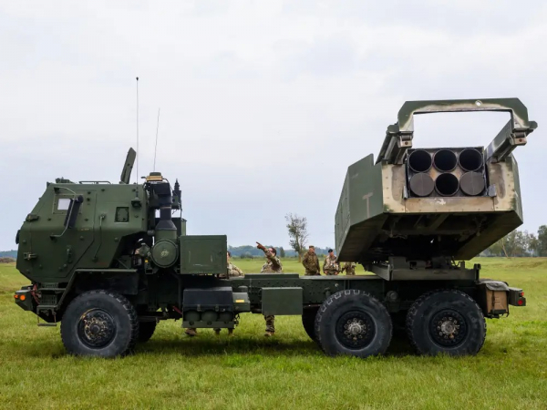 Đức gửi 18 siêu pháo, Mỹ chuyển thêm 275 triệu USD vũ khí cho Ukraine -0