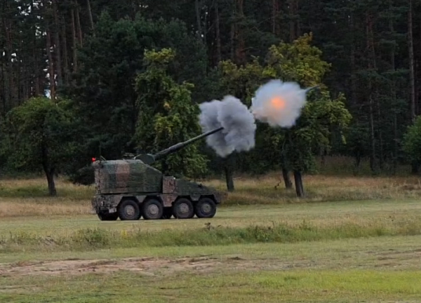 Đức gửi 18 siêu pháo, Mỹ chuyển thêm 275 triệu USD vũ khí cho Ukraine -0