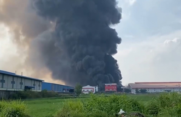 Đào bới đống đổ nát vụ cháy trong KCN Hải Sơn tìm kiếm người mất tích -0