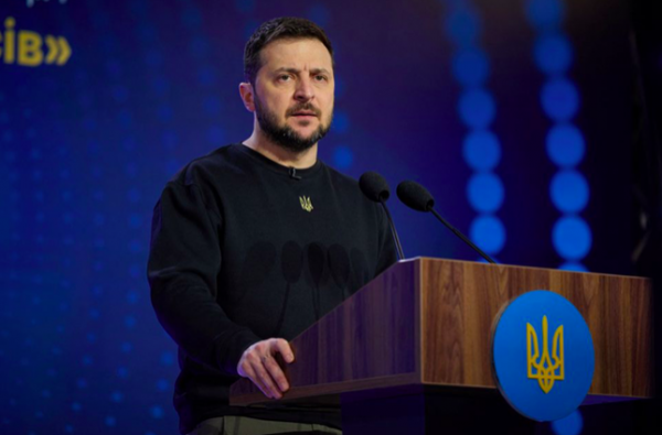 Tổng thống Ukraine điện đàm với ba người đồng cấp trong một ngày -0