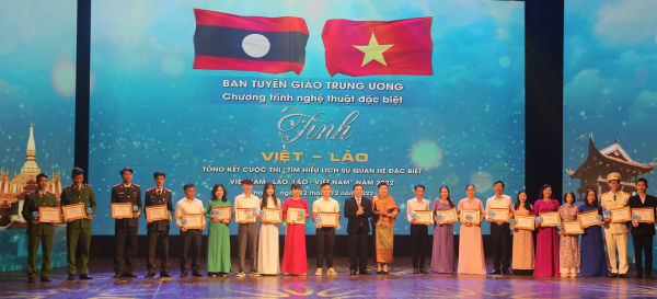 Tổ chức chương trình nghệ thuật và trao giải cuộc thi về tình đoàn kết Việt Nam – Lào -0