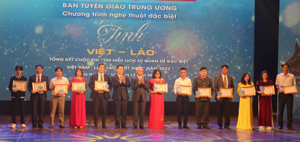 Tổ chức chương trình nghệ thuật và trao giải cuộc thi về tình đoàn kết Việt Nam – Lào -0