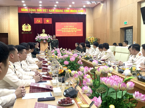 Bộ trưởng Tô Lâm gặp mặt Đoàn đại biểu thanh niên CAND dự Đại hội Đoan toàn quốc lần thứ XII -0