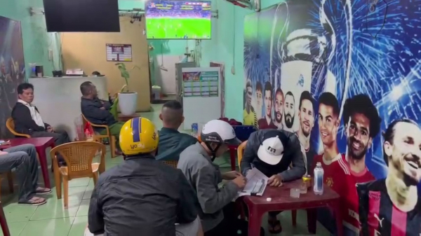 2 thanh niên tổ chức cá độ bóng đá với tang số tiền tỷ tại quán cà phê -0