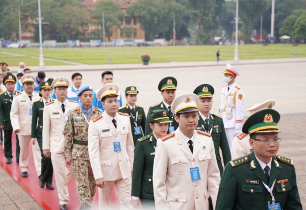 Đại biểu dự Đại hội Đoàn toàn quốc lần thứ XII báo công dâng Bác -0