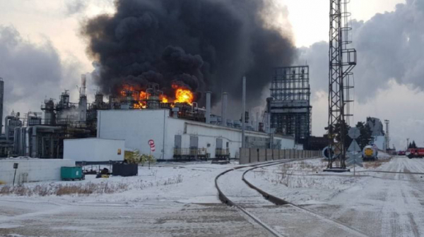 Nhà máy lọc dầu Nga cháy lớn -0