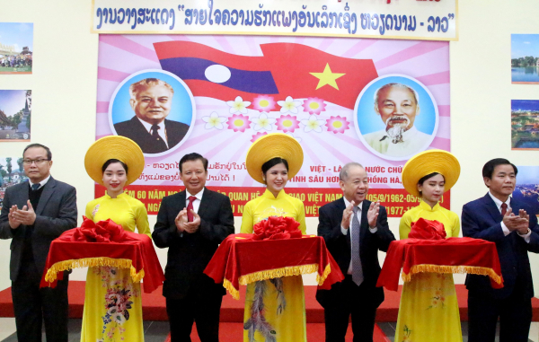 Triển lãm “Nghĩa tình sâu nặng Việt - Lào” -0