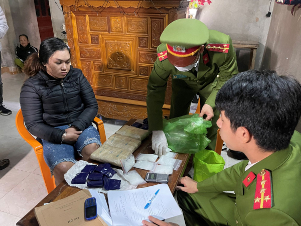 Khen thưởng ban chuyên án triệt phá đường dây ma túy từ Lao Bảo về Huế -0