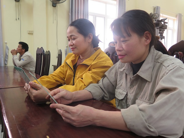 Trao tặng sổ BHXH, thẻ BHYT tại tỉnh Sơn La, Hòa Bình -0