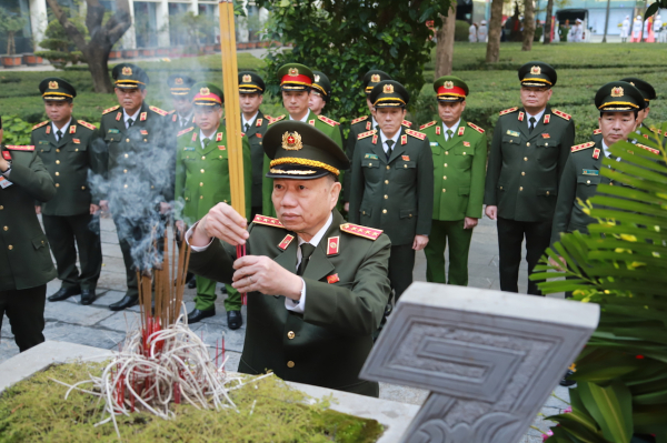 Đảng ủy Công an Trung ương, Bộ Công an dâng hương tưởng niệm Chủ tịch Hồ Chí Minh -1