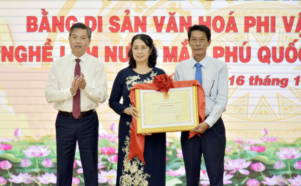 Phu Quoc fish sauce making recognized as National Intangible Heritage -0