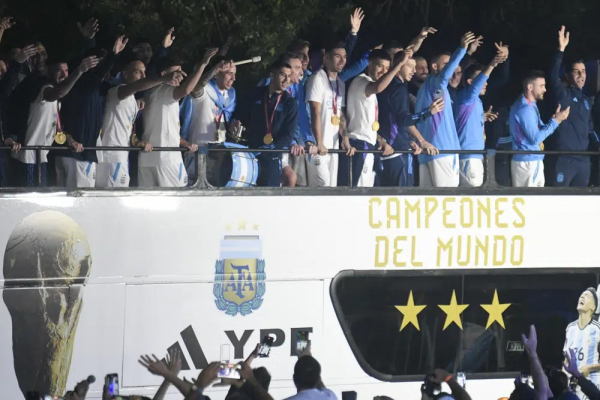 Biển người Argentina chào mừng  những nhà vô địch World Cup tại Buenos Aires  - 0