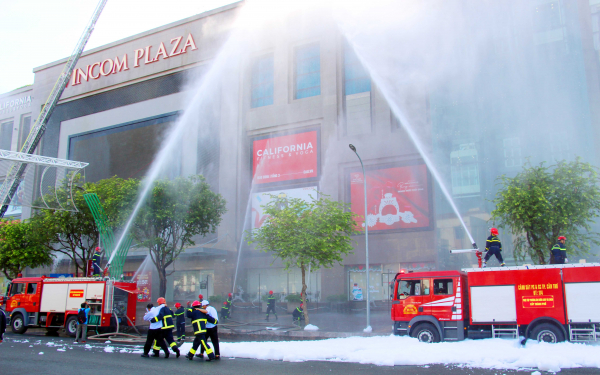 Cần Thơ thực tập phương án chữa cháy và cứu nạn cứu hộ tại Trung tâm thương mại Vincom Plaza -0